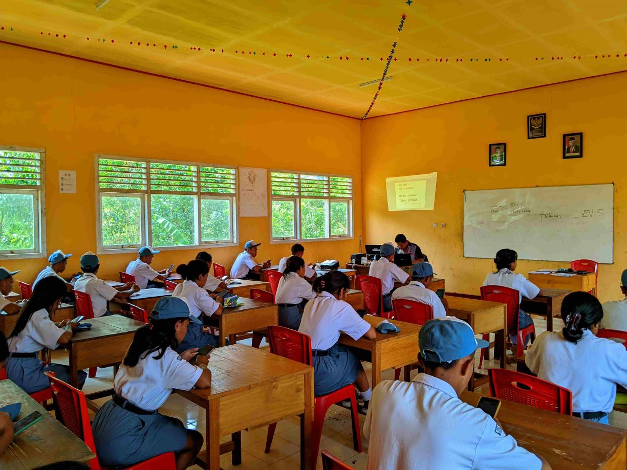 243 Peserta Didik SMA Negeri 1 Pacar Mengikuti Ujian Sekolah Berbasis CBT