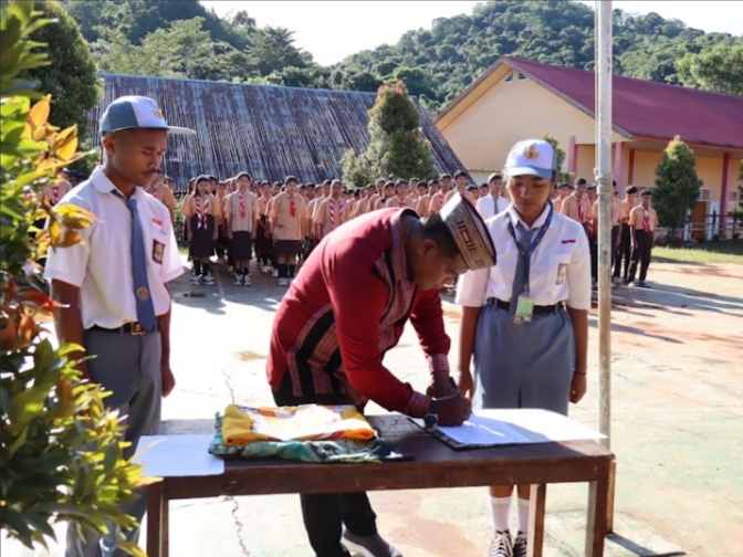 Pelantikan Pengurus OSIS Baru, SMA Negeri 1 Pacar Periode 2025-2026 Berjalan Lancar
