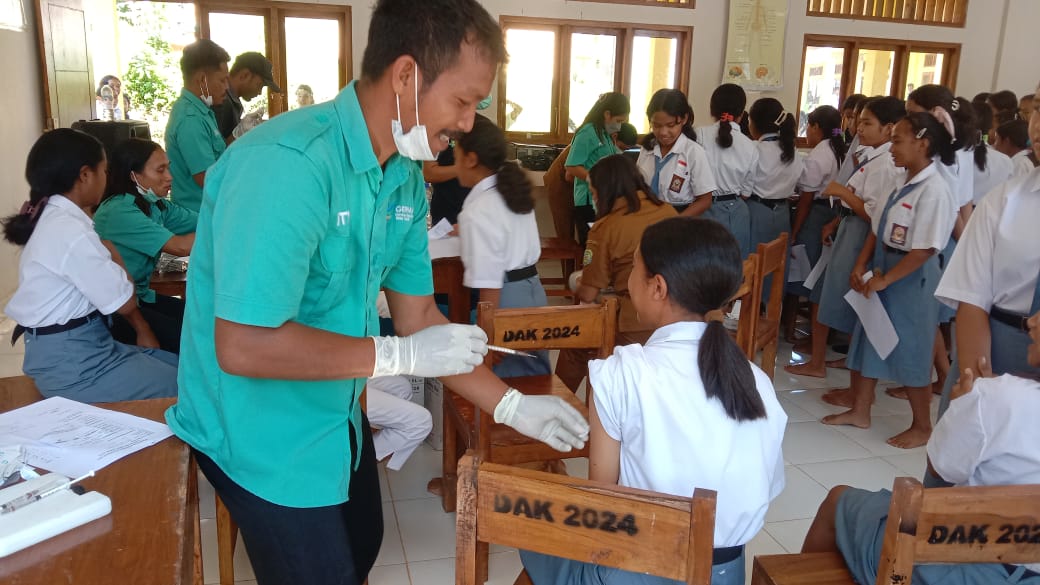 SMA NEGERI 1 PACAR GELAR VAKSINASI HPV DOSIS I, LINDUNGI REMAJA PUTRI DARI KANKER SERVIKS